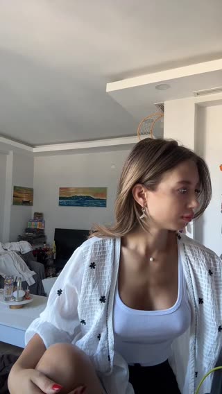 Watch Damla🐳 — Live Stream from 05.08.2026 08:12