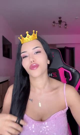 Ver a BURCU ✨ — transmisión en vivo del 06.08.2026 22:31