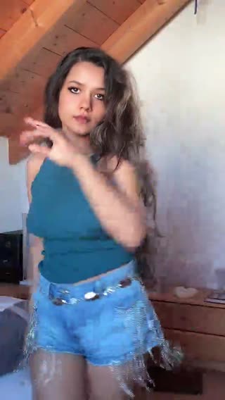 ᴮᶦⁿᶦˢʰᵃ𝒬𝓊ℯℯ𝓃 — 11.08.2026 15:26 canlı yayın kaydı
